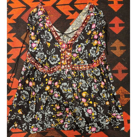 NEW Free People Floral Boho Top With V-Neck & Embroidered Details - Picture 13 of 13